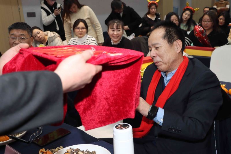 乘风破浪&middot;筑梦远航丨地球人官网年会盛典点燃2024