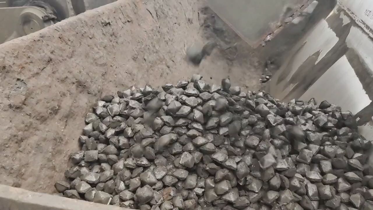 钢铁厂污泥压块线频出故障？？地球人官网现场破局：：：从经验式出产到数据化管控的转型实录